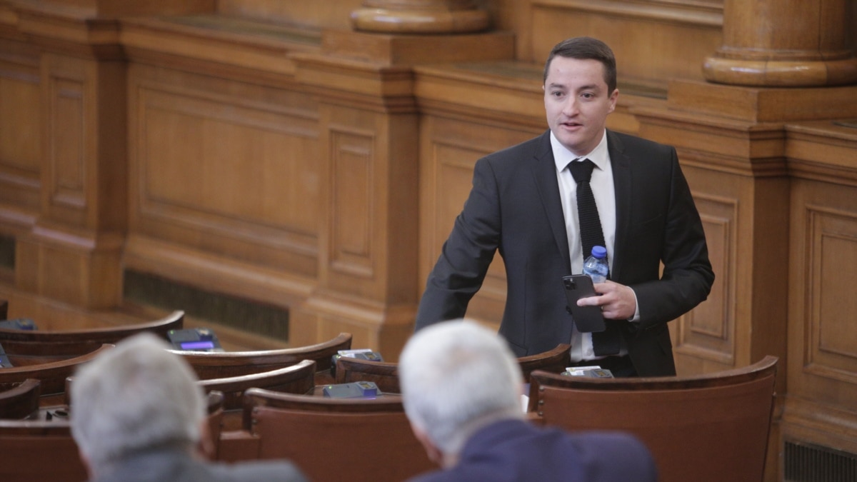 Депутатът от БСП Явор Божанков вече не е член на