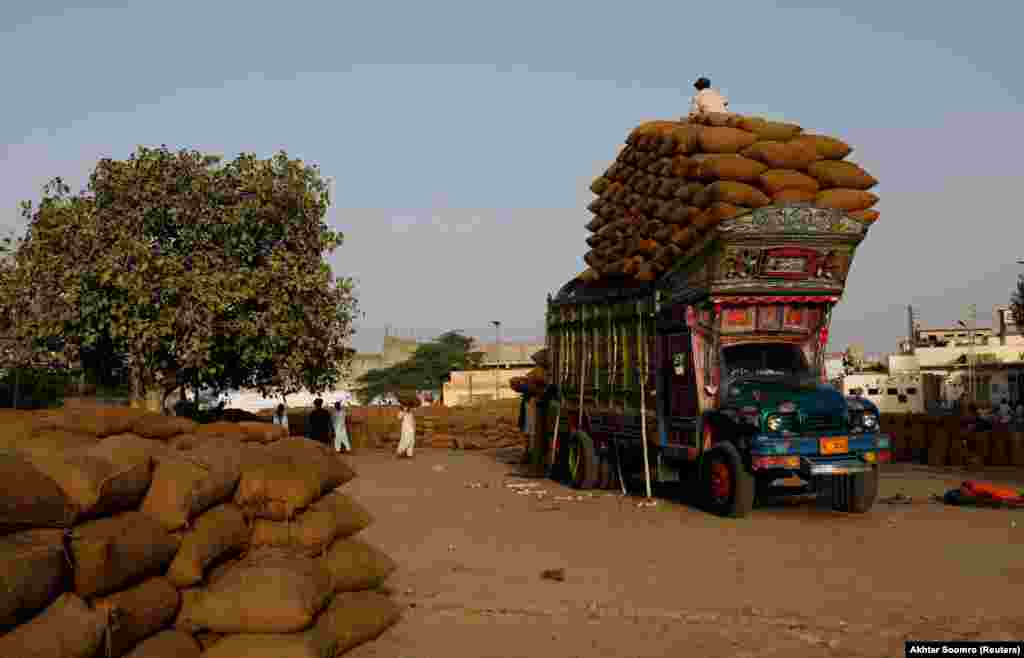 A truck loaded with sacks of chilies stops at a market in Kunri in February -- shortly before flooding hit the region. Pakistan is the world&#39;s fourth-largest producer of chilies, and with agriculture as its economic backbone, the country is particularly vulnerable to climate change.