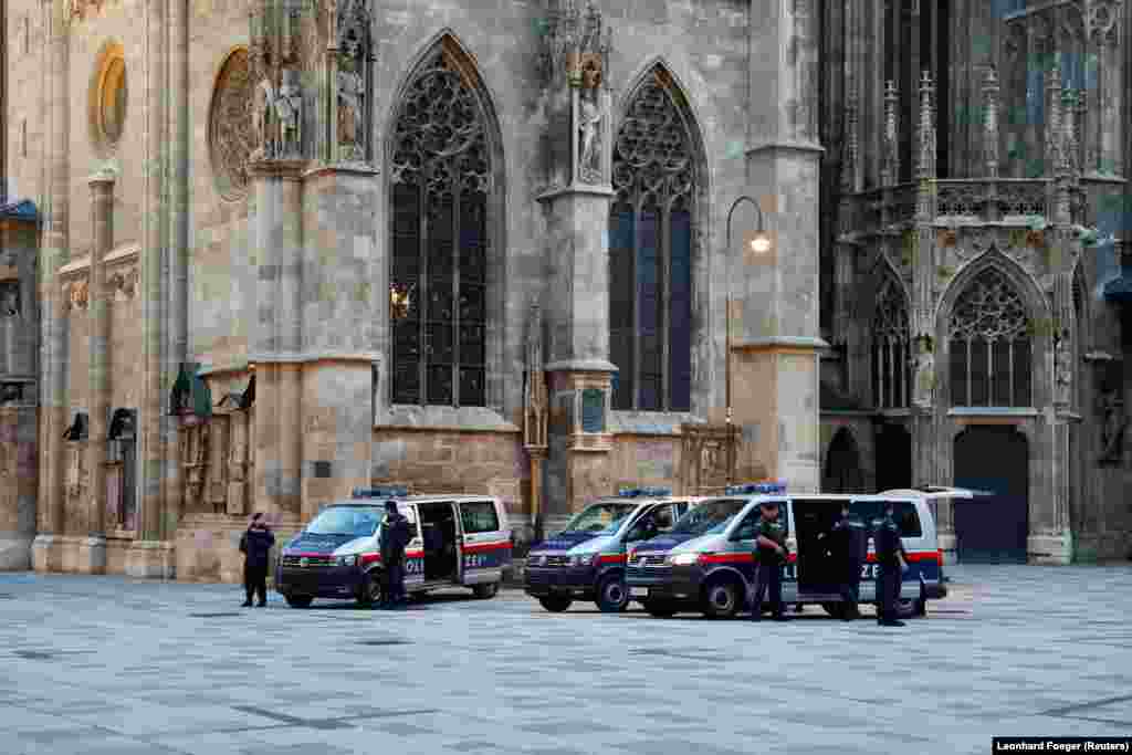 Megerősített rendőri készültség Bécsben, a támadás másnapján.
