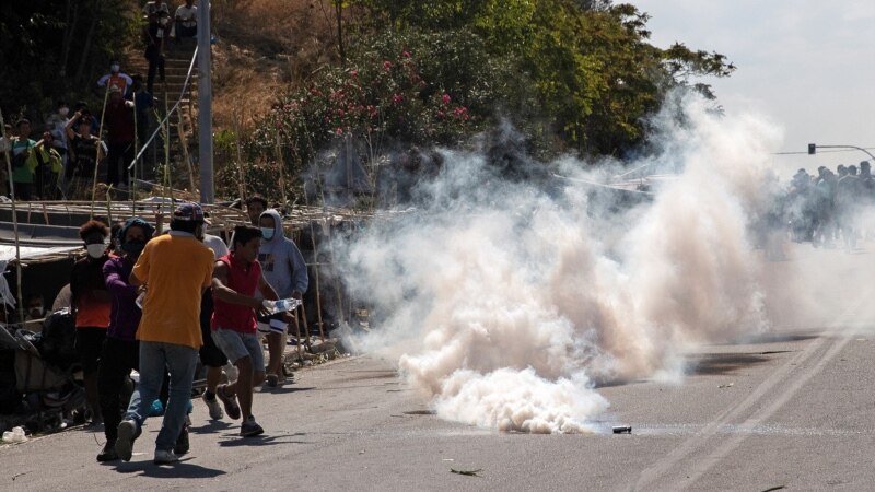Полицијата употреби солзавец против мигрантите кои протестираат на Лезбос