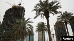 O clădire construită de compania imobiliară EMAAR în Dubai, Emiratele Arabe Unite.