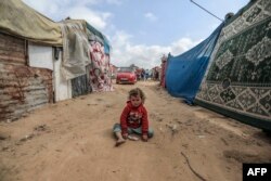 Cel puțin zece copii din Gaza au murit deja de foame, în lipsa ajutoarelor umanitare a căror intrare în regiunea asediată este blocată.