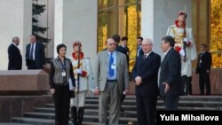 La un mai vechi summit CIS de la Chișinău...
