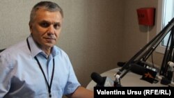 Igor Boțan în studioul Europei Libere de la Chișinău 