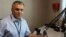 Igor Boțan în studioul Europei Libere de la Chișinău 