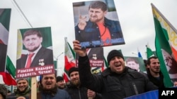 Портреты главы Чечни Рамзана Кадырова, иллюстративное фото