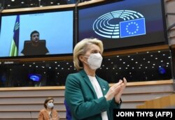 Președintele Comisiei Europene, Ursula von der Leyen, după discursul susținut de președintele Ucrainei, Volodimir Zelenski, în fața Parlamentului European - 1 martie 2022.