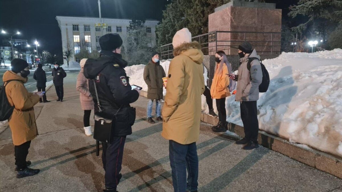 В Чебоксарах на антивоенной акции задержали восемь человек
