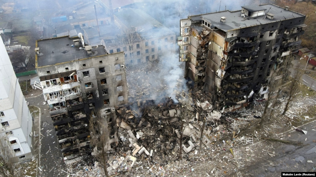 Зруйнований житловий будинок після обстрілу з боку військ РФ. Селище Бородянка Київської області, 3 березня 2022 року