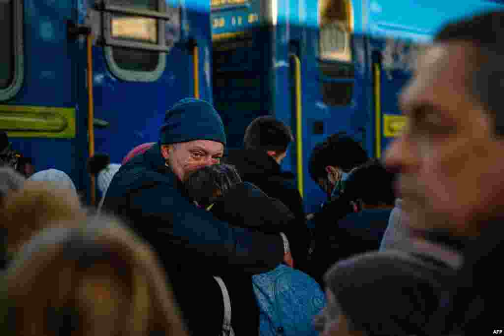 A man says goodbye to his daughter before she boards an evacuation train at Kyiv central train station on February 28.