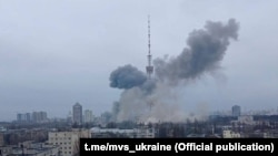 Київська телевежа після російського удару 1 березня 2022 року