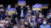 Evropski parliament je 1. marta 2022. izglasao rezoluciju kojom su pozvane evropske institucije da odobre status kandidata za Ukrajinu. Za rezoluciju je glasalo 637 poslanika, protiv ih je bilo 13, a 26 uzdržanih. Uoči glasanja održana je emotivna debata (fotografija sa sednice)