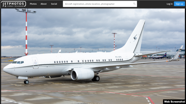 Літак Boeing 737-7FY (BBJ) із бортовим номером P4-AFK, яким користується один з найбагатших людей Росії Володимир Євтушенков