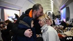 Жители Харькова в убежище в городском метро