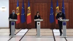 Președinta Maia Sandu vorbind la Chișinău alături de alături de șeful politicii externe și de securitate europene și comisarul european pentru vecinătate și extindere, Oliver Varhely, 2 martie 2022.