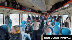 Trenul Chișinău - Iași transportă refugiați încă de la începutul crizei din Ucraina. Mulți cetățeni ucraineni ajung în România prin Republica Moldova. 