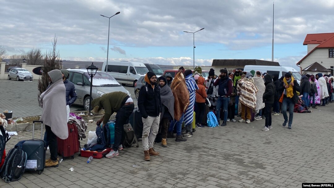 Câteva sute de studenți indieni, majoritatea la Medicină, așteptau luni să fie preluați cu autocarele și duși la București pentru a se întoarce în țara natală. 28 februarie 2022.