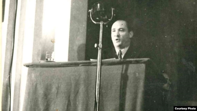 Primul ministru de Interne comunist, Teohari Georgescu, agent NKVD, adresându-se reuniunii partidului comunist în toamna lui 1945. Arhivele Naționale.