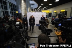 Президент авиакомпании Air Astana Питер Фостер в аэропорту Алматы. 28 февраля 2022 года