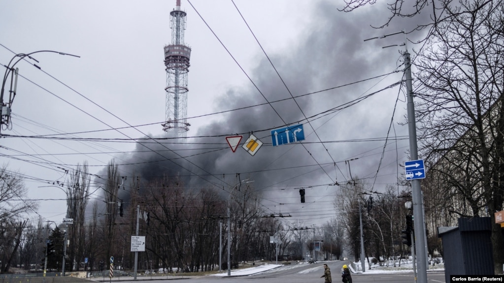 Kiev, 1 mars dhe 24 gusht. Më 1 mars, raketat ruse goditën kullën televizive në Dorohozhiçi. Si rezultat i sulmit, pesë njerëz u vranë dhe pesë të tjerë u plagosën.