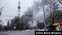 Взрыв на телевизионной башне в Киеве после атаки со стороны российских войск