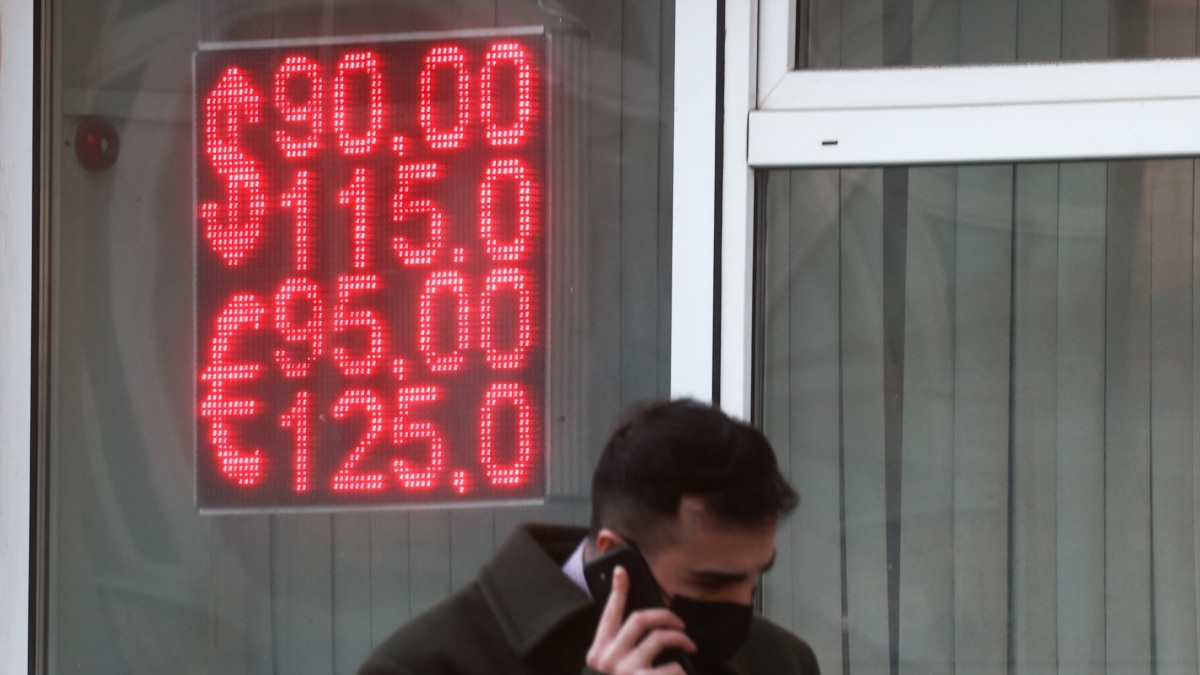 The euro rate on the Moscow Stock Exchange exceeded 90 rubles