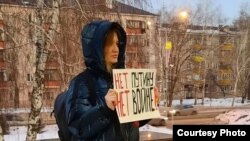Lyaysan Sultangareyeva protestează solitar împotriva războiului din Ucraina, 2 Martie 2022