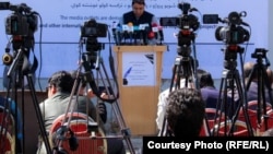 آرشیف - خبرنگاران افغان حین پوشش یک کنفرانس مطبوعاتی در کابل