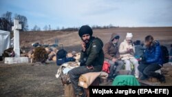 Украински бегалци на украинско-полската граница 
