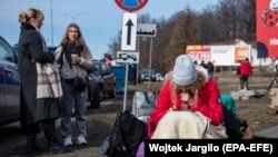 Украинские беженцы на польско-украинской границе, 1 марта 2022 года