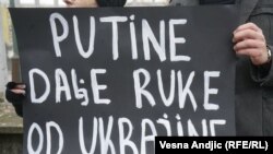 Antiratni protest ispred ruske ambasade u Beogradu, Srbija, 1. mart 2022.