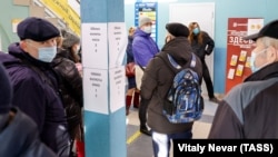 People wait in line at a currency exchange office in Kaliningrad, where residents are nervously watching the unfolding political situation surrounding Ukraine and the alarming collapse of the ruble.