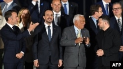 Președintele ucrainean Volodimir Zelenski (dreapta, jos) cu liderii UE la summitul informal din Cipru. 