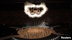 Кадър от церемонията по откриване на Зимните Олимпийски игри в 