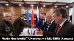 Ruski i ukrajinski zvaničnici učestvuju u pregovorima u regiji Brest, Bjelorusija, 3. mart 2022.