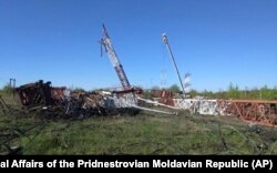 Молдованың жікшіл аймағы Приднестровьенің Маяк елдімекеніндегі қираған телеантенна. 25 сәуір 2022 жыл.