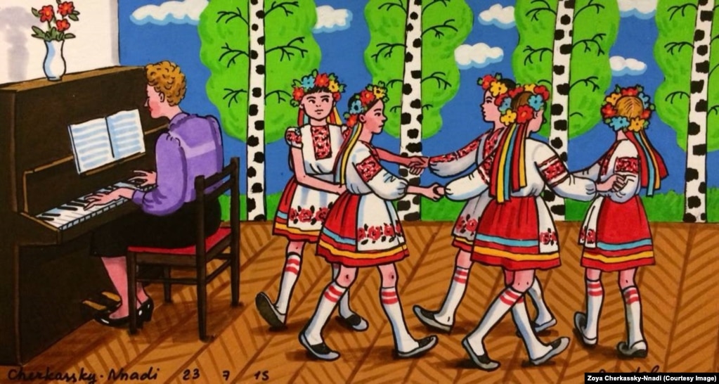 Kjo pikturë e vitit 2015 tregon nxënëse me veshje tradicionale, që vallëzojnë para një muri të dekoruar me pemë.