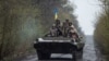 Украинские военные на бронемашине на востоке страны. 19 апреля 2022 года.
