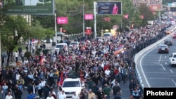 Марш оппозиции, стартовавший с площади Гарегина Нжде, Ереван, 27 апреля 2022 г.