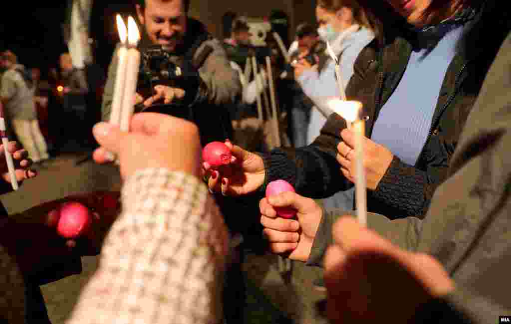 Верници на велигденската богослужба во македонска православна црква