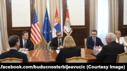Predsednik Srbije Aleksandar Vučić na sastanku sa pomoćnicom državnog sekretara Sjedinjenih Američkih Država (SAD) za Evropu i Aziju Karen Donfrid (Donfried), 26. april 2022. 