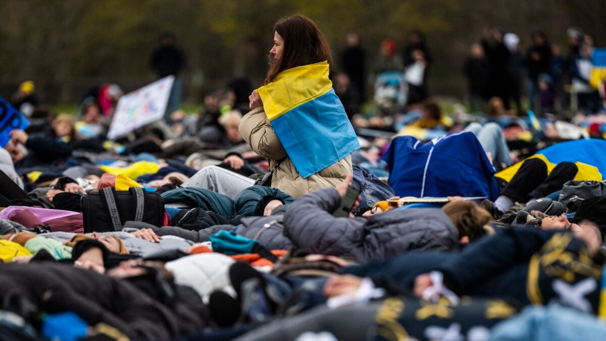 Война, Запад и украинское общество