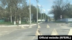 Autoritățile din regiunea separatistă Transnistria au instalat bariere de beton pe șoselele mai multor localități din zonă, 26 aprilie 2022.