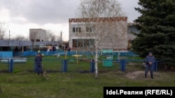 Детский сад в поселке оцеплен полицией