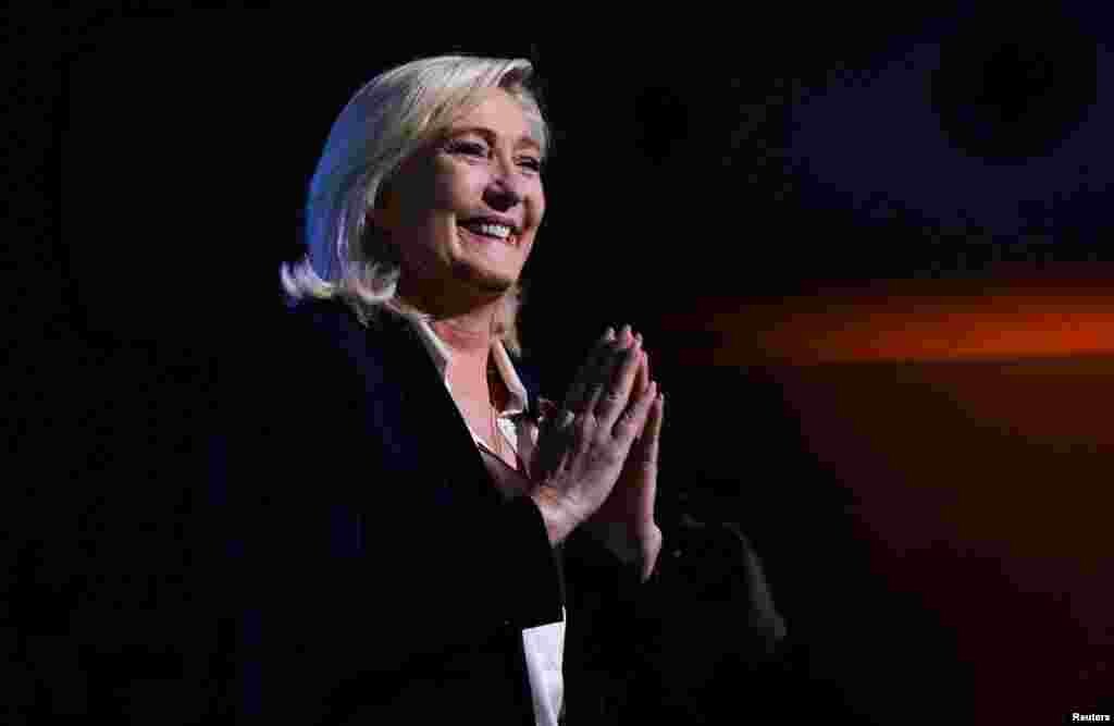 A jogász végzettségű Marion Anne Perrine&nbsp;&bdquo;Marine&rdquo;&nbsp;Le Pen&nbsp;édesapjától örökölte meg a pártelnöki posztot a szélsőjobboldali Nemzeti Tömörülésben (korábban Nemzeti Front). 2017-ig európai parlamenti képviselőként szolgált. 2011-ben az amerikai Time magazin A világ 100 legbefolyásosabb személyisége&nbsp;közé sorolta