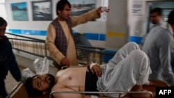 عکس: یکی از مجروحین حملات بمی اخیر در شمال افغانستان . 