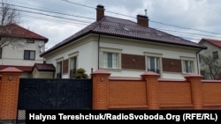 Один із будинків родичів Тараса Козакау селі Сокільники, де проводився обшук