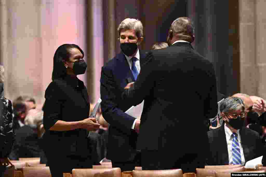 Në ceremoninë përkujtuese morën pjesë edhe ish-sekretarët e Shtetit, Condoleezza Rice dhe John Kerry, si dhe sekretari amerikan i Mbrojtjes, Lloyd Austin.&nbsp;