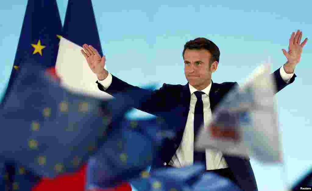 Jelenleg Franciaország vezeti az Európai Unió soros elnökségét, így már a háború kitörése előtt nyilvánvalóvá vált, hogy külpolitikai szerepe miatt Emmanuel Macron kevesebb időt tud majd az idei kampányra szánni