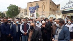 تجمع اعتراضی معلمان در مقابل اداره کل آموزش و پرورش استان کرمانشاه در روز پنج‌شنبه